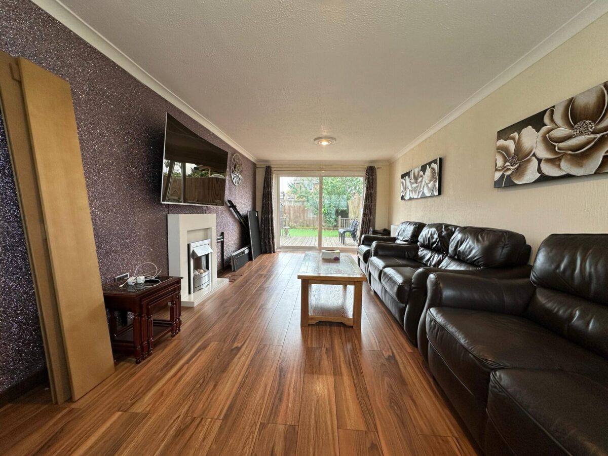 Furnished 4 Bedroom House  - High Wycombe