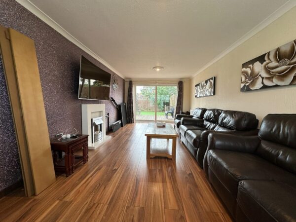 Furnished 4 Bedroom House  - High Wycombe
