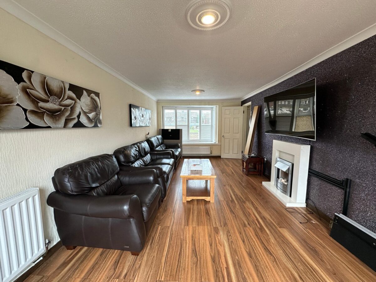 Furnished 4 Bedroom House  - High Wycombe