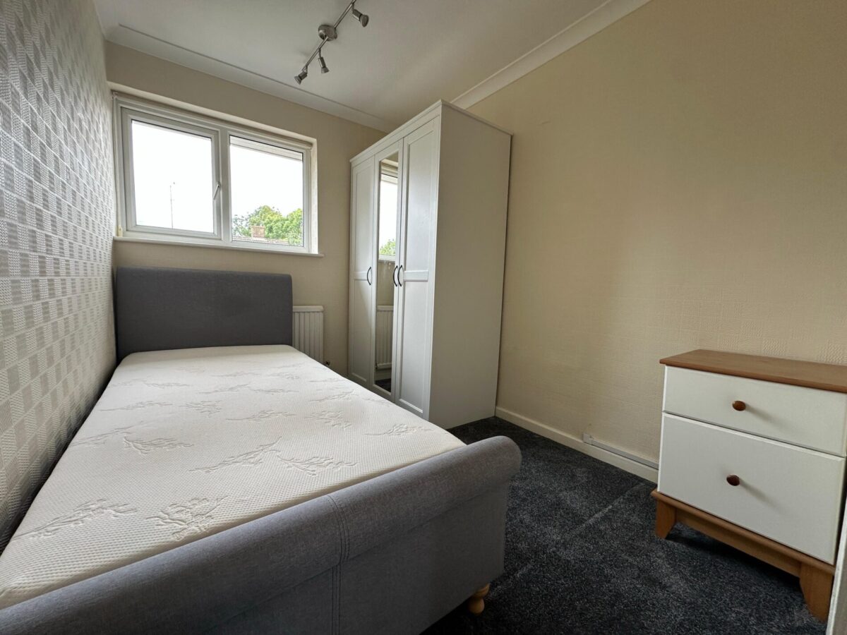 Furnished 4 Bedroom House  - High Wycombe