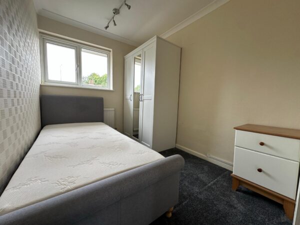 Furnished 4 Bedroom House  - High Wycombe