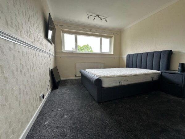 Furnished 4 Bedroom House  - High Wycombe