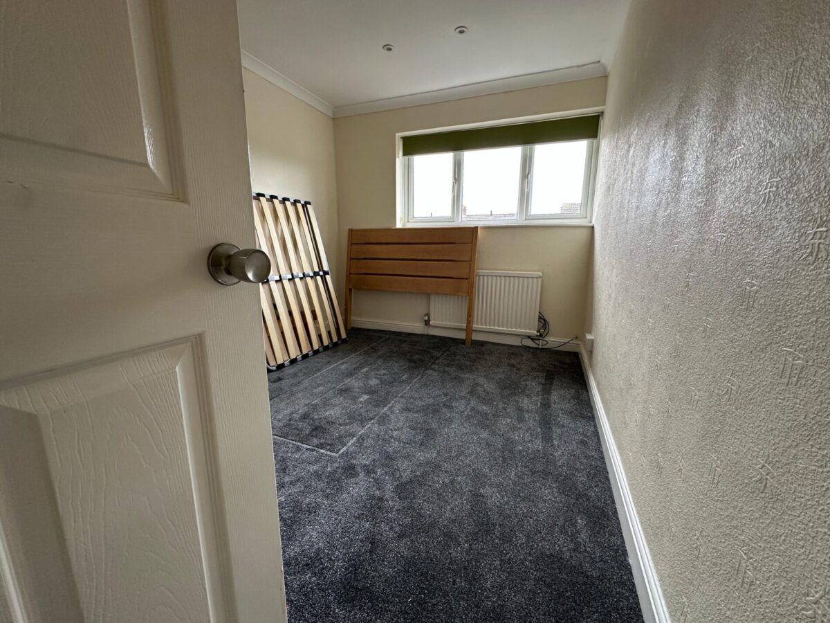Furnished 4 Bedroom House  - High Wycombe