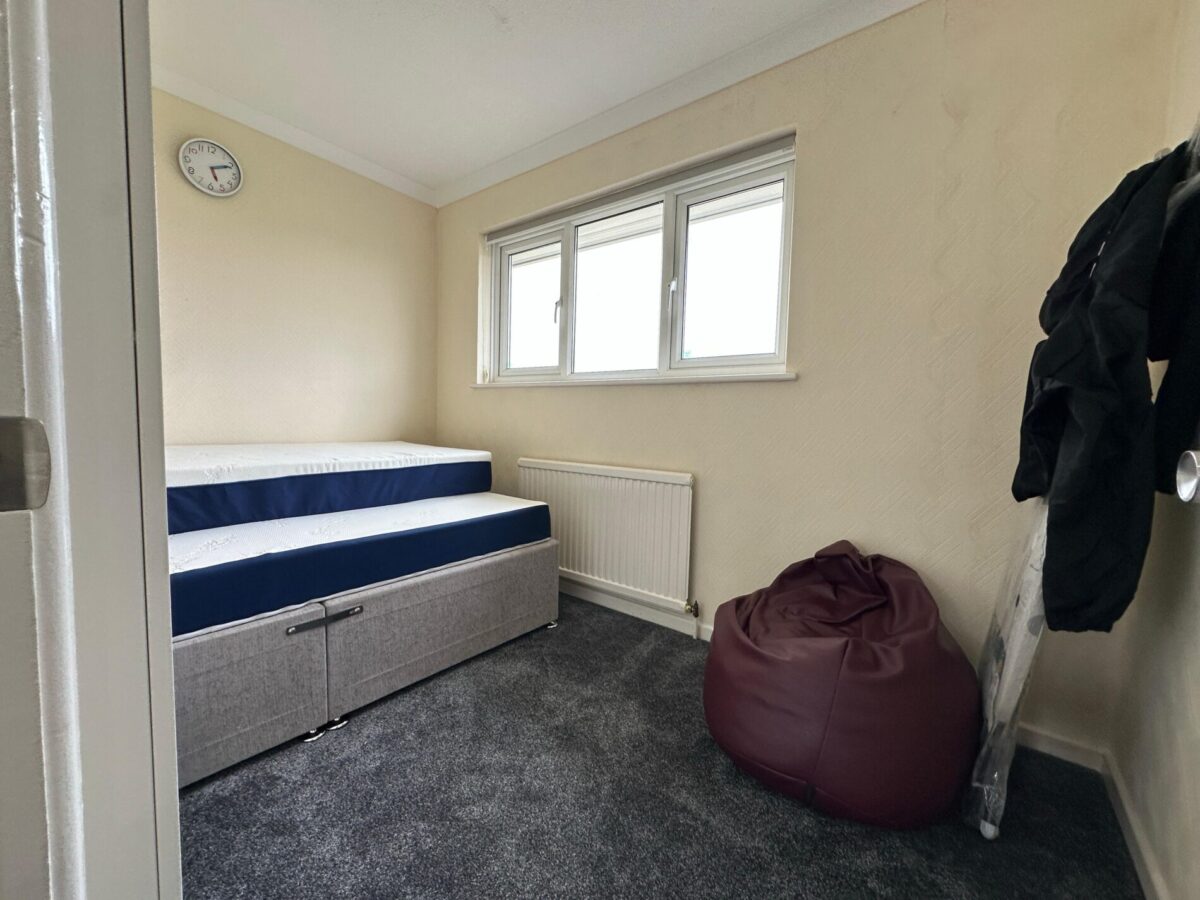 Furnished 4 Bedroom House  - High Wycombe