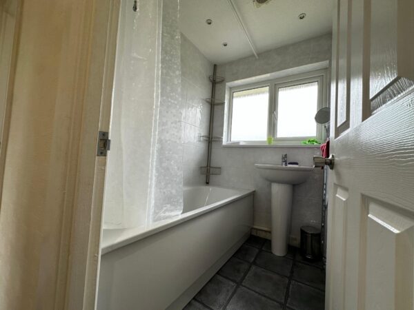 Furnished 4 Bedroom House  - High Wycombe