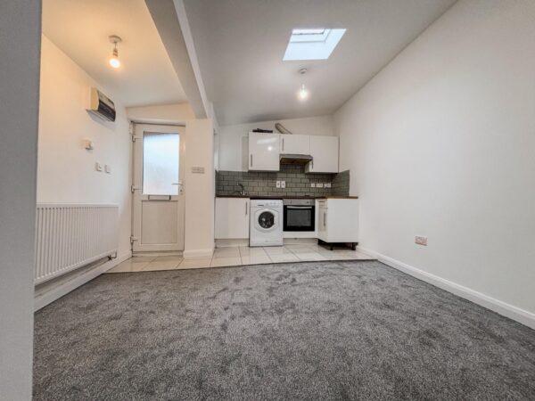 2 Bedroom Flat  - High Wycombe