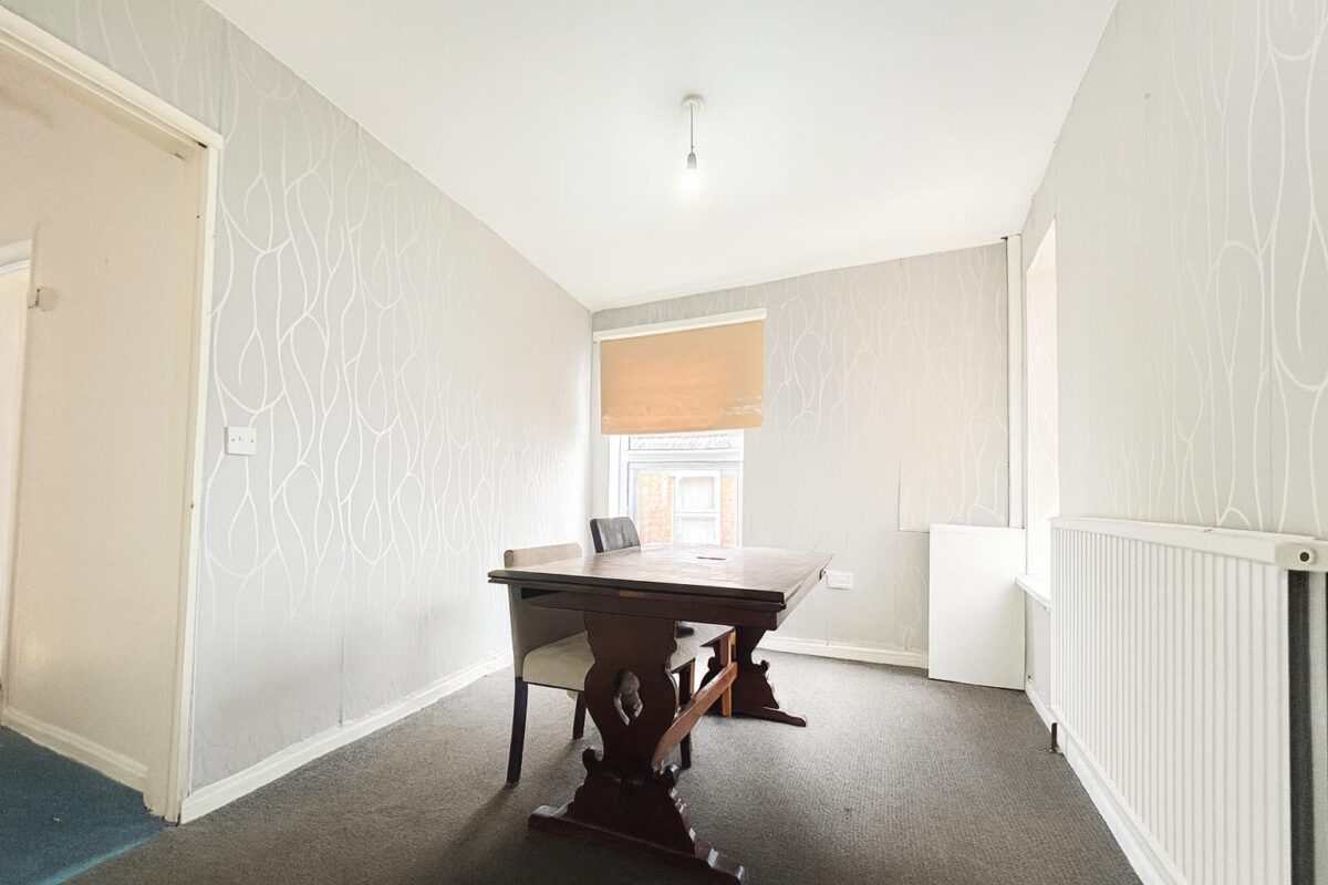 2 Bedroom Flat To  - High Wycombe