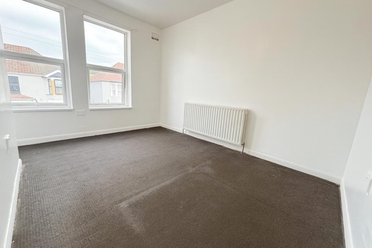 2 Bedroom Flat To  - High Wycombe
