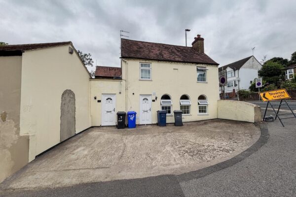 1 Bedroom Flat  - High Wycombe