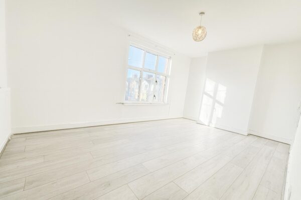 2 Bedroom Flat  - High Wycombe