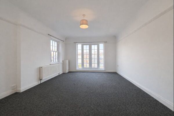 2 Bedroom Flat  - High Wycombe