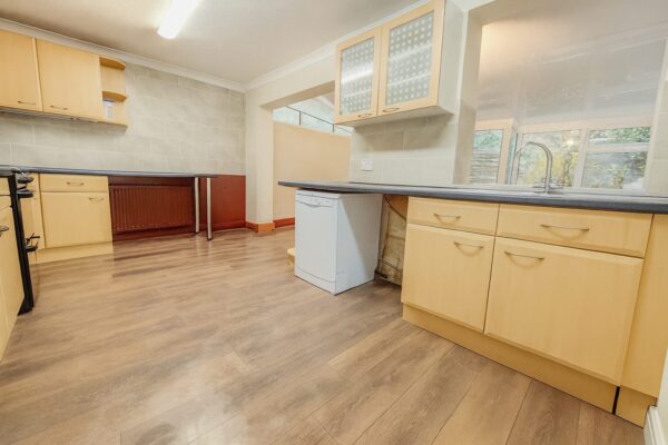 4 Bedroom House  - High Wycombe