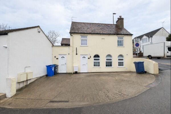 1 Bedroom Flat  - High Wycombe