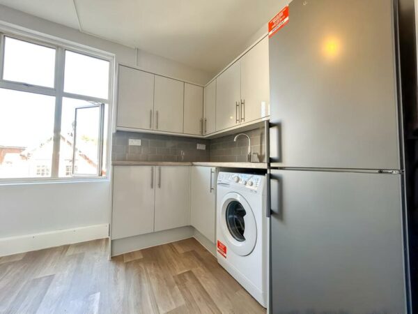 Furnished Double Room To Let - HP11