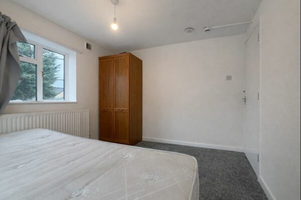 Furnished Double Room To Let - HP11