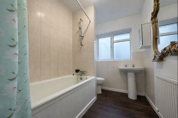 3 Bedroom Flat To Let - High Wycombe HP11