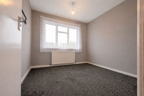 3 Bedroom Flat To Let - High Wycombe HP11
