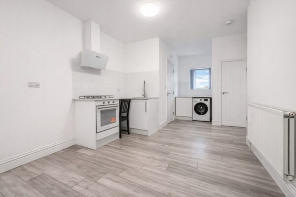 1 Bedroom Flat - HP11 (Bills Included)