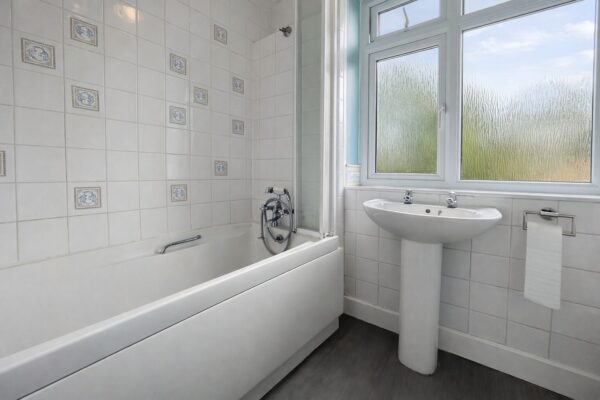 5 Bedroom House  - High Wycombe