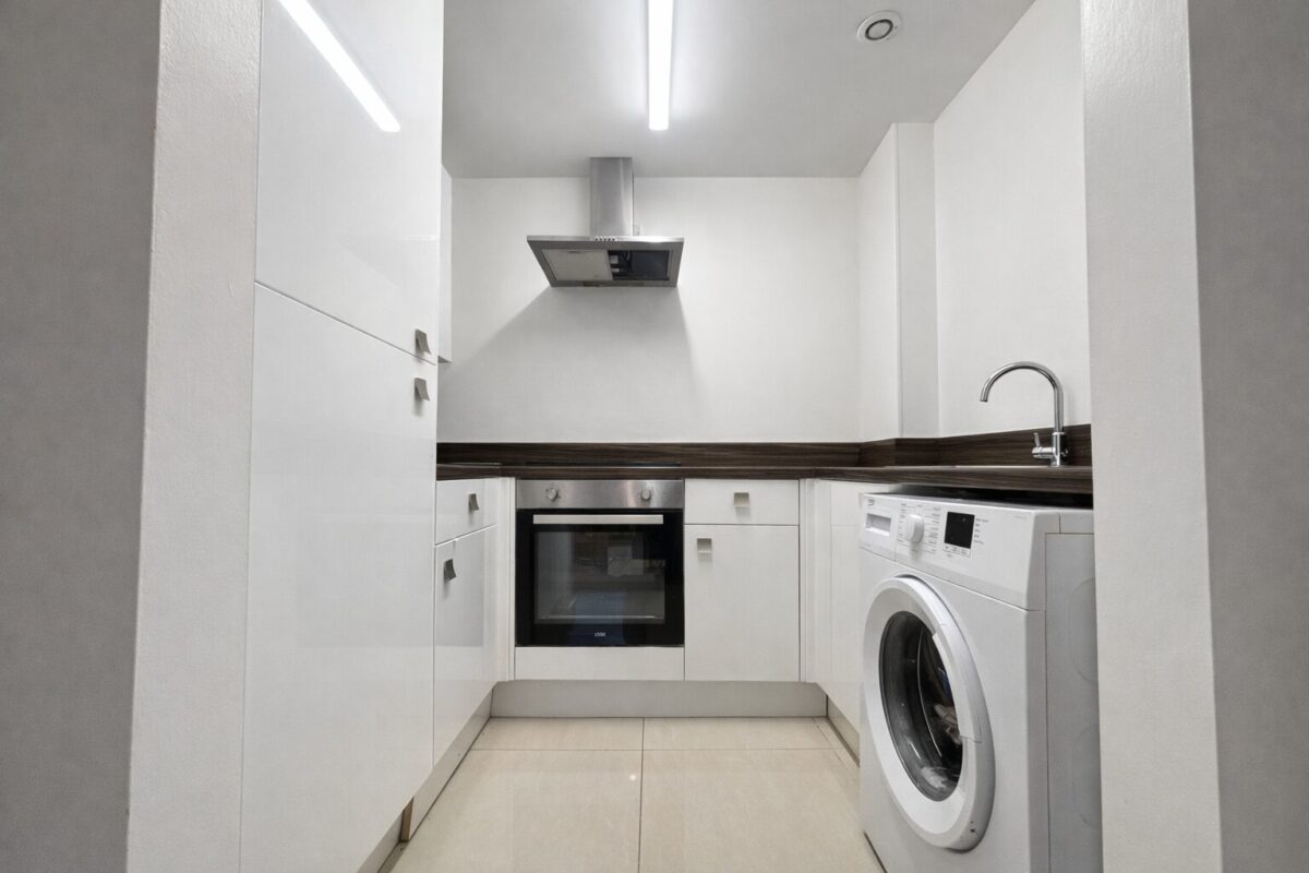 2 Bed Flat, Chairborough Road, High Wycombe, HP12 3UQ