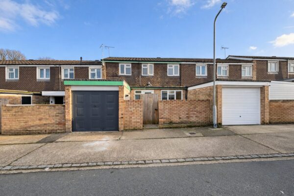 3 Bed-Terraced, Forgetts Road, Lane End, HP14 3DZ