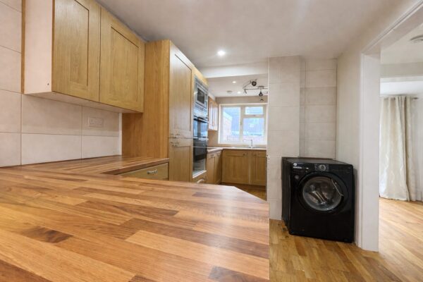 3 Bed-Terraced, Forgetts Road, Lane End, HP14 3DZ