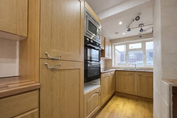 3 Bed-Terraced, Forgetts Road, Lane End, HP14 3DZ