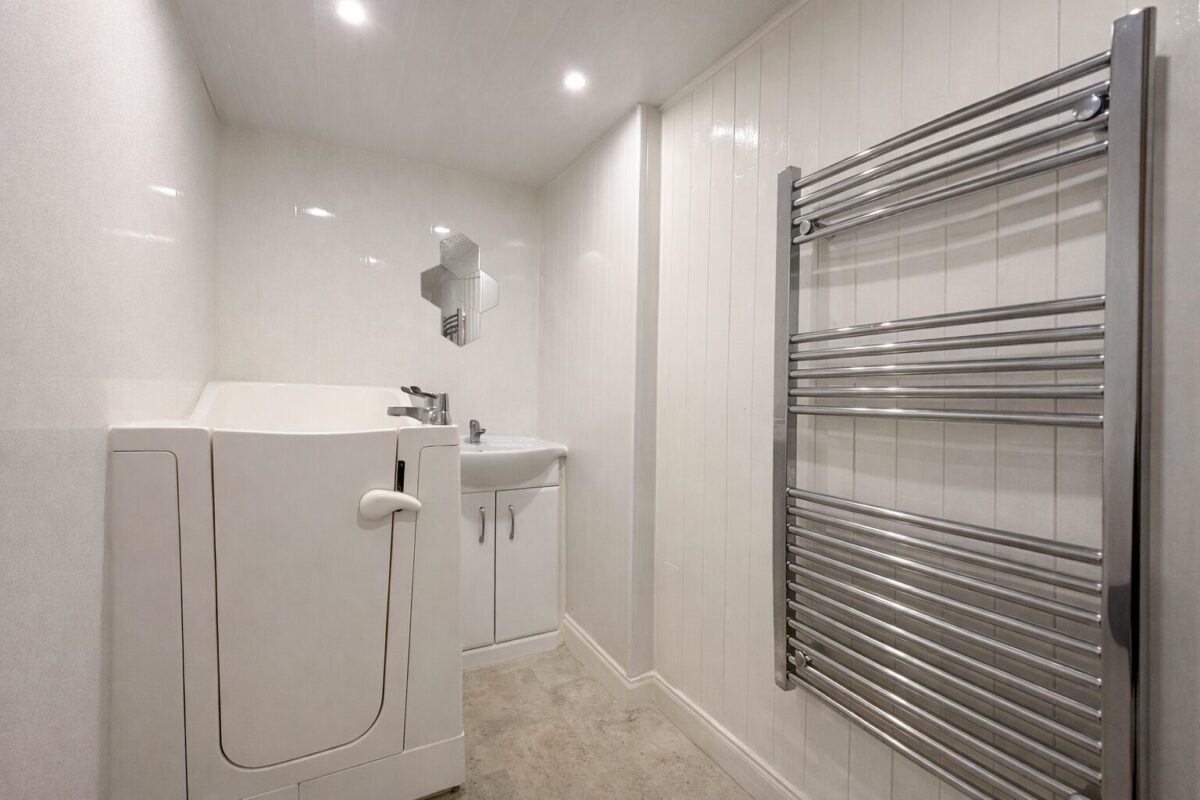 3 Bed-Terraced, Forgetts Road, Lane End, HP14 3DZ