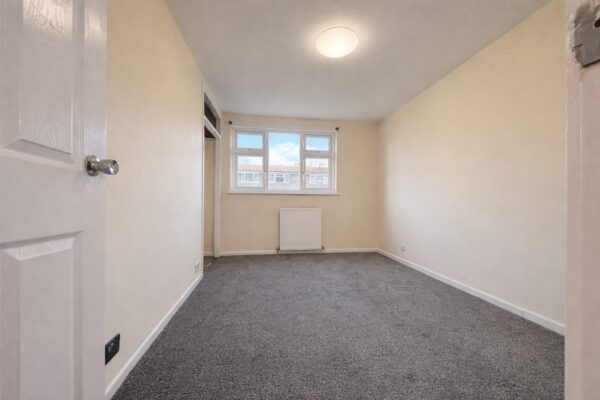 3 Bed-Terraced, Forgetts Road, Lane End, HP14 3DZ