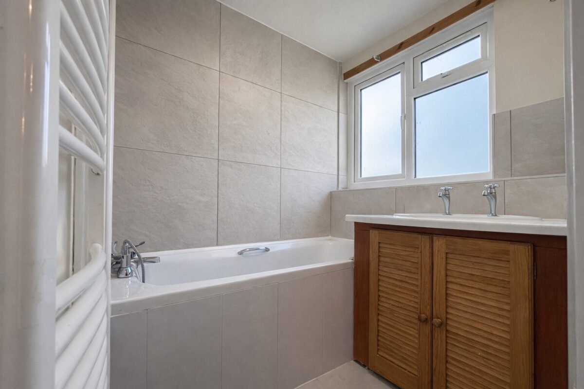 3 Bed-Terraced, Forgetts Road, Lane End, HP14 3DZ