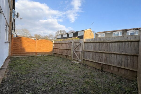 3 Bed-Terraced, Forgetts Road, Lane End, HP14 3DZ