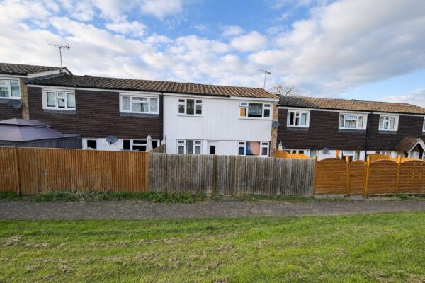 3 Bed-Terraced, Forgetts Road, Lane End, HP14 3DZ