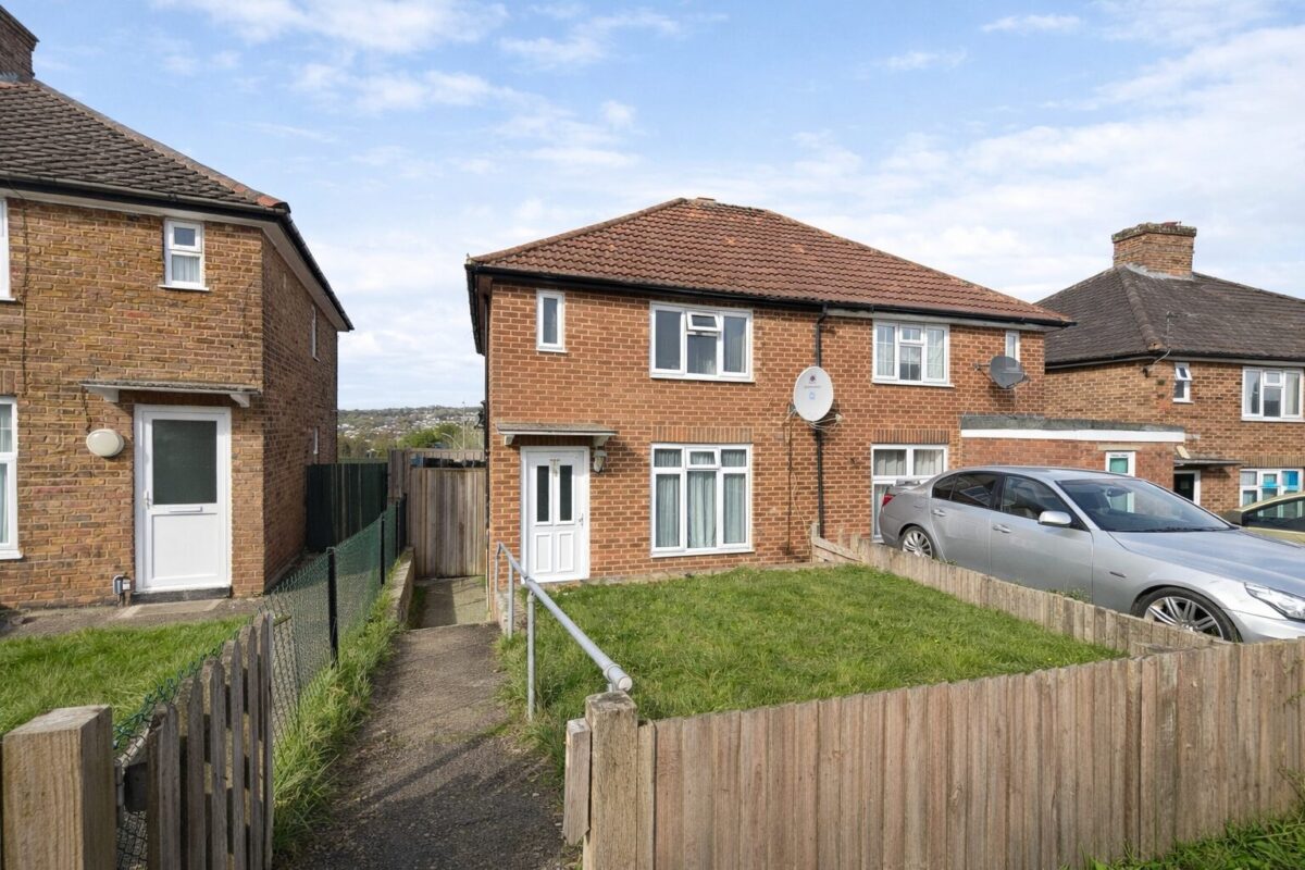 4 Bed Semi-Detached -  High Wycombe