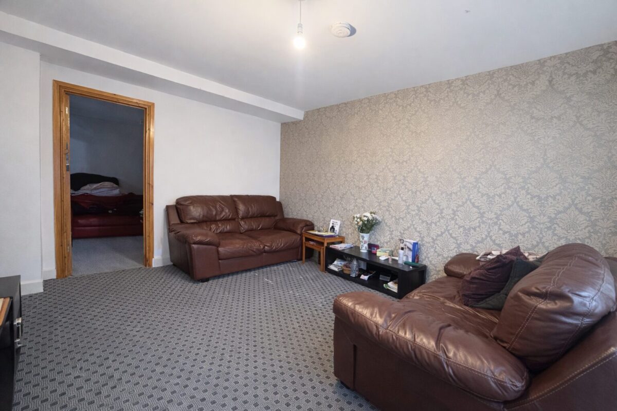 4 Bed Semi-Detached -  High Wycombe