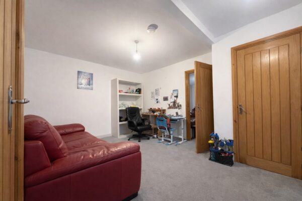 4 Bed Semi-Detached -  High Wycombe