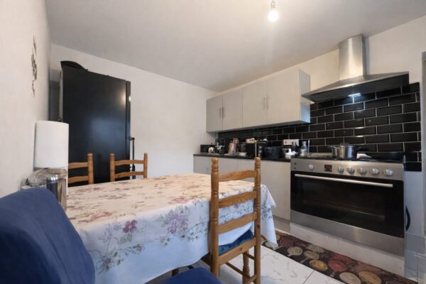 4 Bed Semi-Detached -  High Wycombe