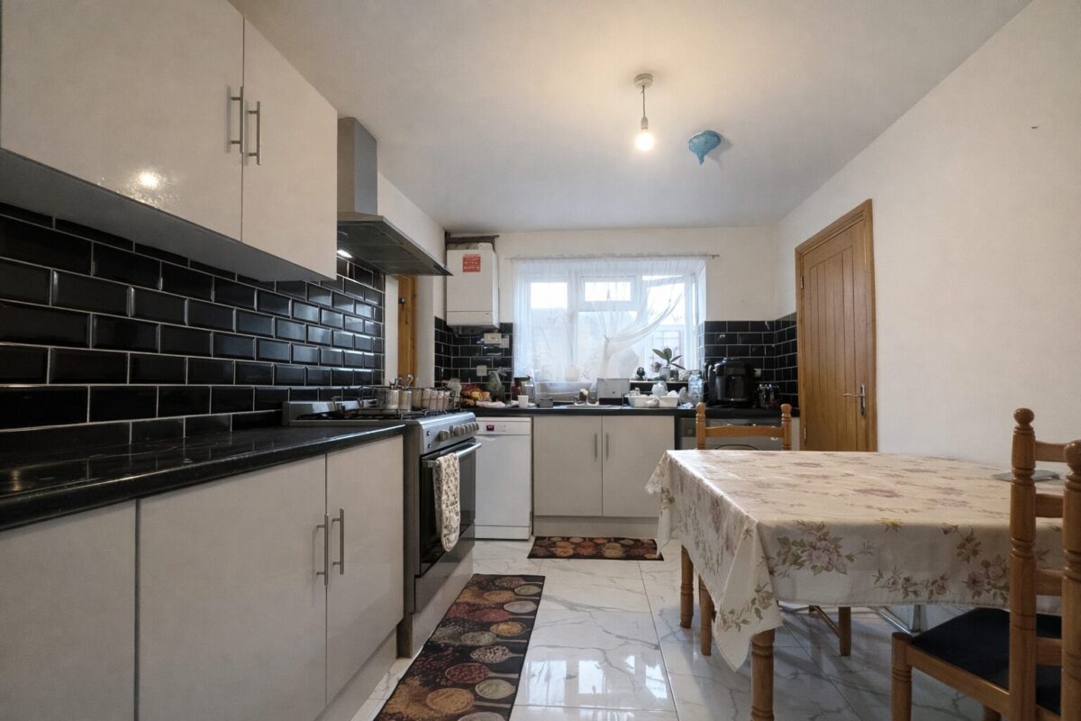 4 Bed Semi-Detached -  High Wycombe