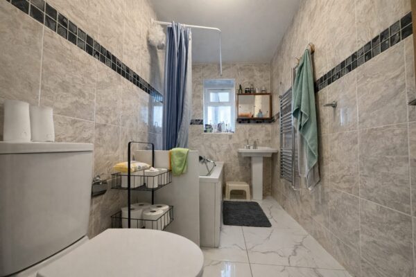 4 Bed Semi-Detached -  High Wycombe