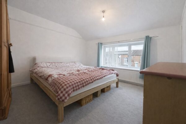4 Bed Semi-Detached -  High Wycombe