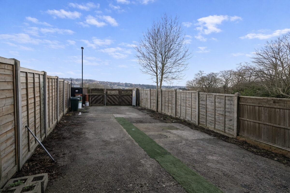 4 Bed Semi-Detached -  High Wycombe