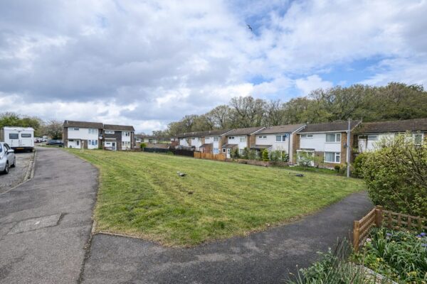 3 Bed Terraced, Hithercroft Road - High Wycombe