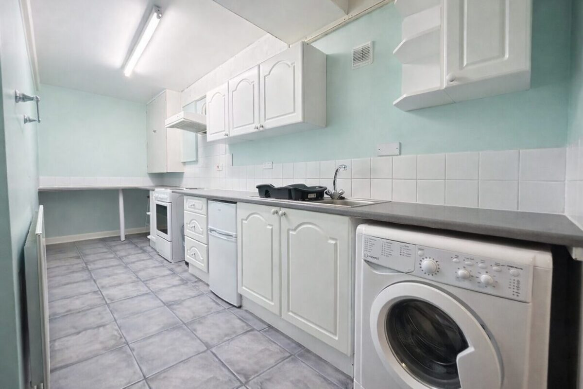 Studio Annex, Bills Included, Deeds Grove, High Wycombe, HP12 3NT