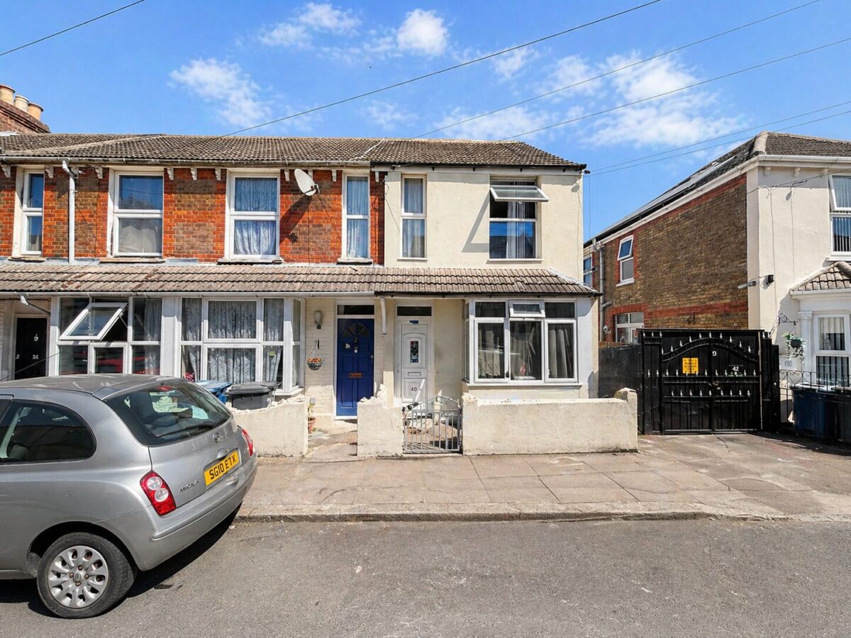 4 Bed Terraced, High Wycombe, Buckinghamshire, HP11 2RD