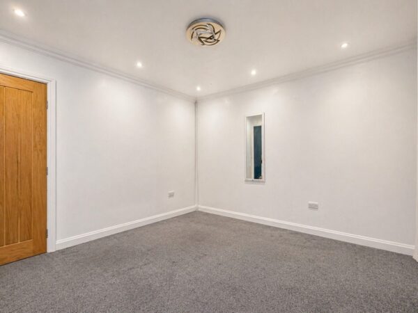 4 Bed Terraced, High Wycombe, Buckinghamshire, HP11 2RD