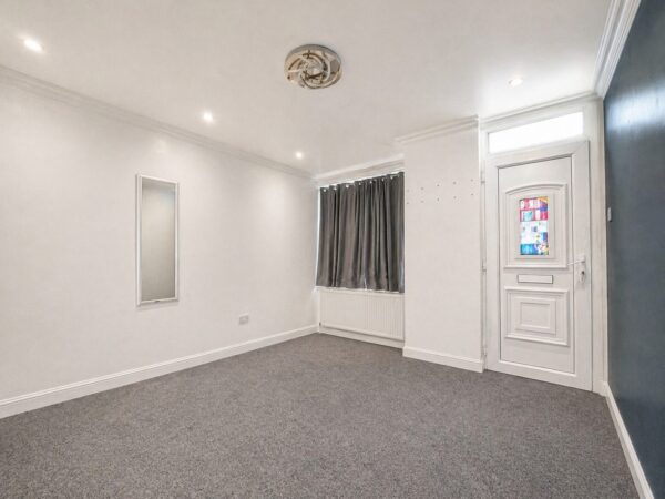 4 Bed Terraced, High Wycombe, Buckinghamshire, HP11 2RD