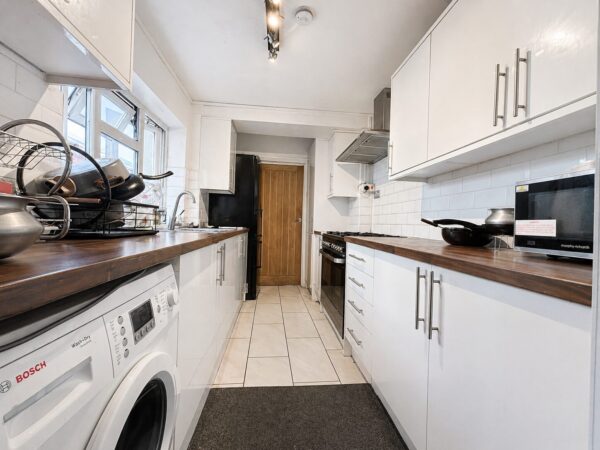 4 Bed Terraced, High Wycombe, Buckinghamshire, HP11 2RD