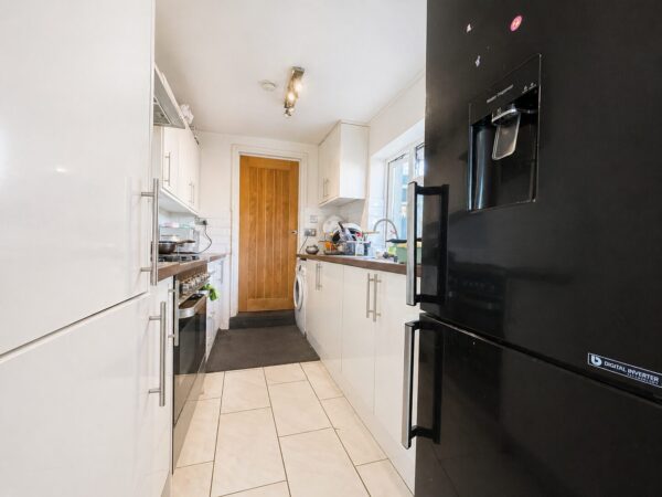 4 Bed Terraced, High Wycombe, Buckinghamshire, HP11 2RD