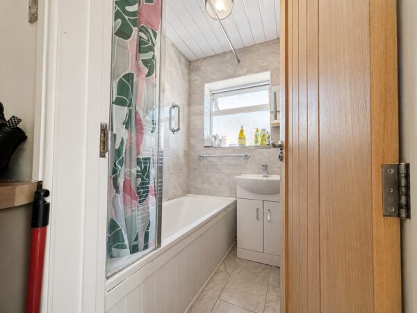 4 Bed Terraced, High Wycombe, Buckinghamshire, HP11 2RD