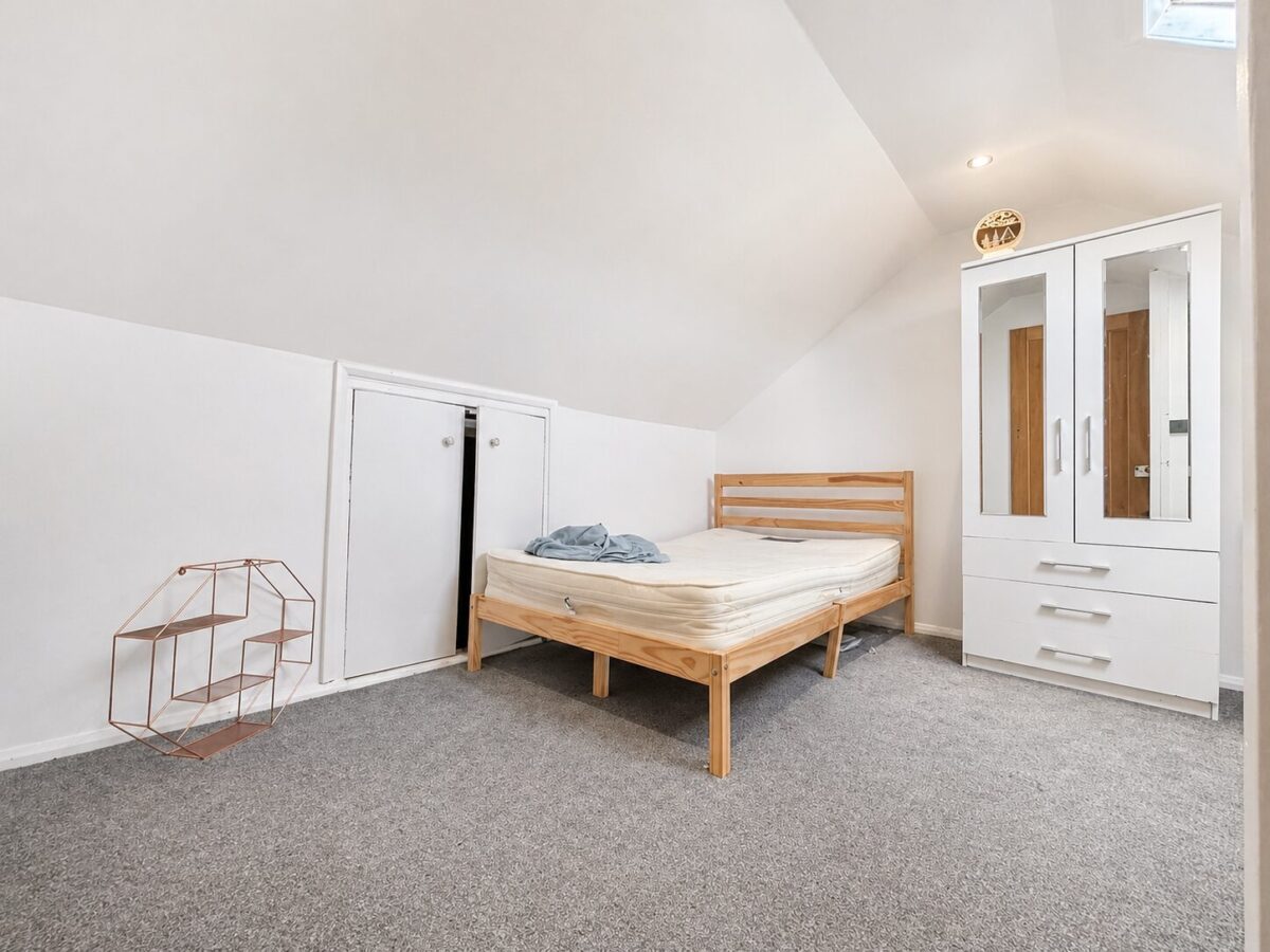4 Bed Terraced, High Wycombe, Buckinghamshire, HP11 2RD