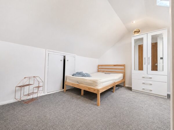 4 Bed Terraced, High Wycombe, Buckinghamshire, HP11 2RD